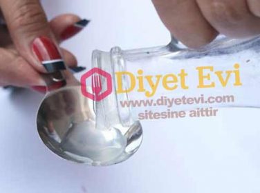 Yemekten-once-1-kasik-elma-sirkesi-icmek-neye-iyi-gelir-376x280[1]