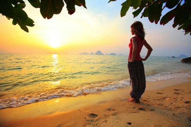 WomanStandingByBeach660[1]