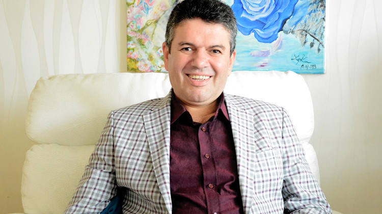 alisan-kapaklikaya-kimdir-siyah-pantolon-hikayesi-alisan-kapaklikayanin-biyografisi[1]