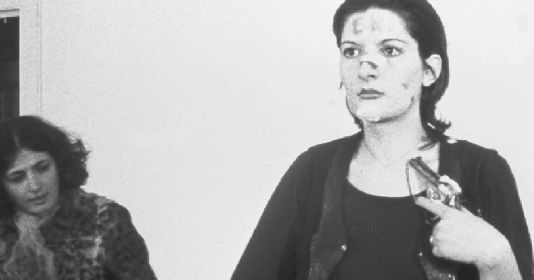 marina-abramovic-silah[1]