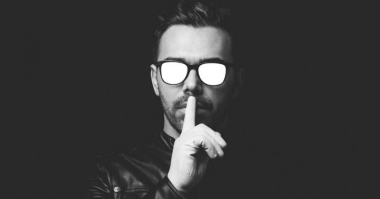 beyaz-eldivenli-adam-filoji[1]