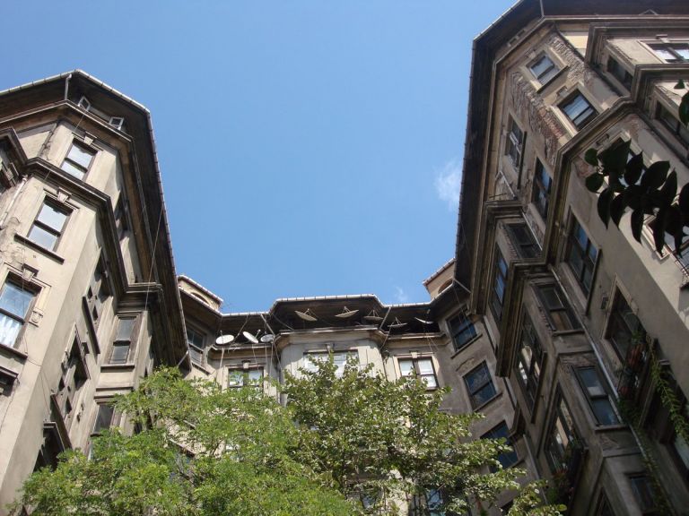 istanbul-eski-apartmanlar-arif-pasa-768x576[1]