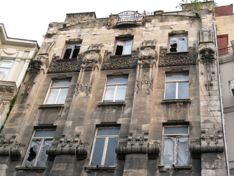 istanbul-eski-apartmanlar-botter-768x576[1]