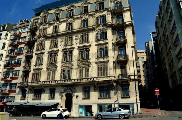 istanbul-eski-apartmanlar-deniz-palas-768x508[1]