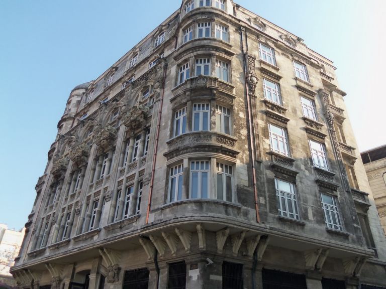 istanbul-eski-apartmanlar-frej-768x576[1]