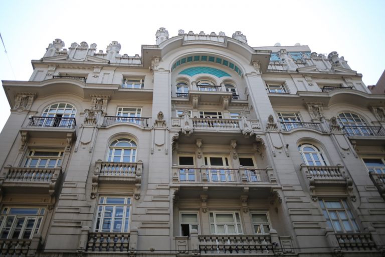 istanbul-eski-apartmanlar-misir-apartmani-768x514[1]